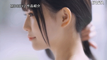 那颗痣是亮点！细身美脚、男友都是早洩的橘ひなの被大量中出了！